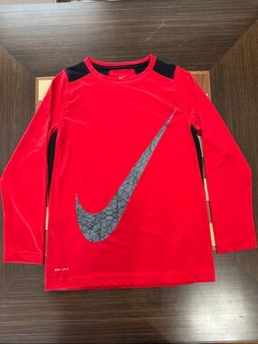 Nike Dri-Fit boys long sleeve red t-shirt logo size M.